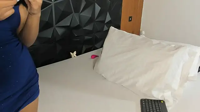 Wendy Marchall online show from February 8, 10:08 pm