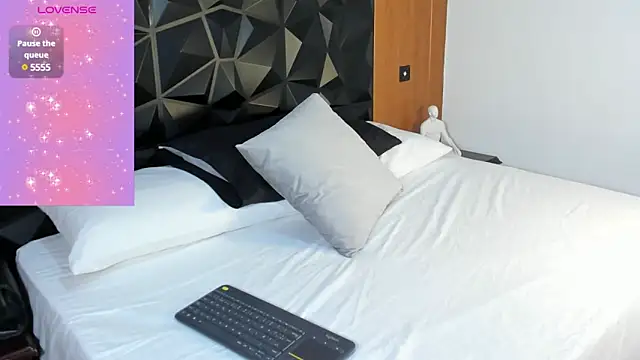 Wendy Marchall online show from March 8, 11:28 pm