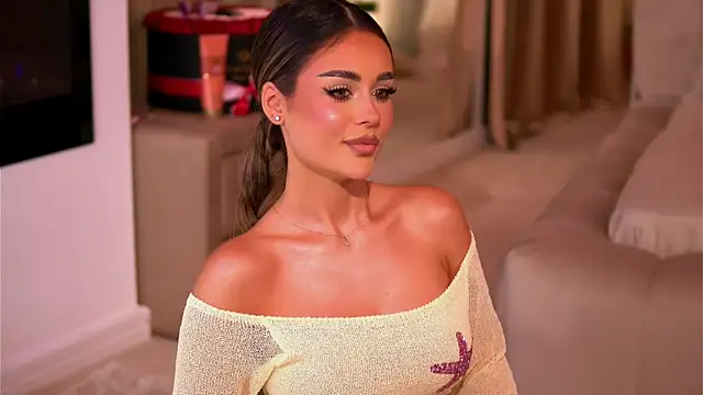 Snapshot of YasmineShaw chatting on November 12, 11:58 pm YasmineShaw online show from November 12, 11:58 pm