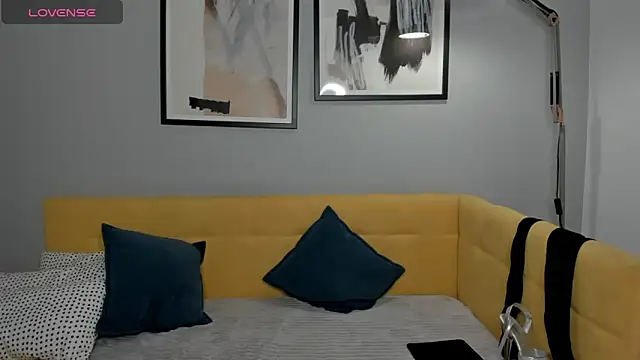 Snapshot of Linda_Insatiable chatting on March 9, 4:38 am Linda Insatiable online show from March 9, 4:38 am