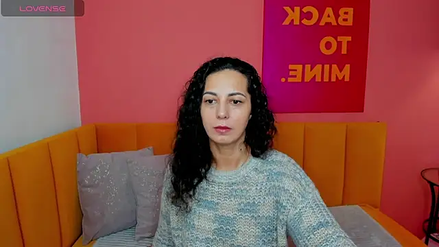 Snapshot of Linda_Insatiable chatting on March 10, 1:34 am Linda Insatiable online show from March 10, 1:34 am