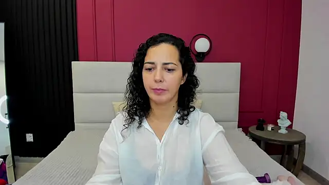 Snapshot of Linda_Insatiable chatting on October 18, 1:41 am Linda Insatiable online show from October 18, 1:41 am