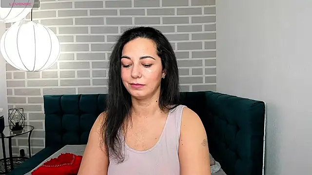 Snapshot of Linda_Insatiable chatting on November 3, 1:29 am Linda Insatiable online show from November 3, 1:29 am