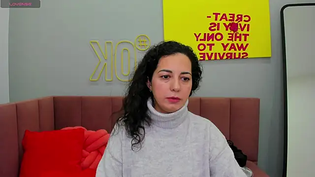 Snapshot of Linda_Insatiable chatting on November 7, 1:27 am Linda Insatiable online show from November 7, 1:27 am