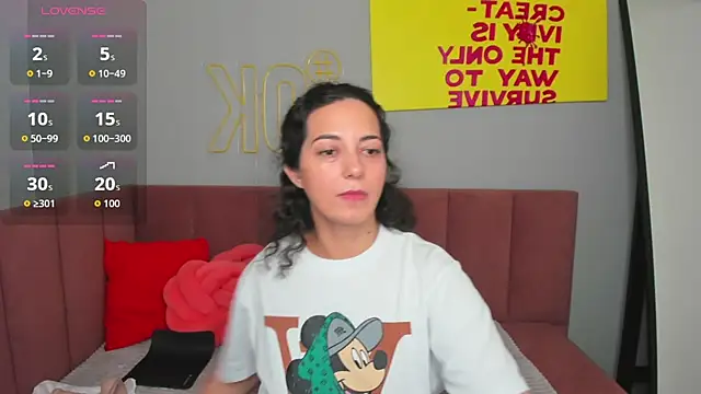 Snapshot of Linda_Insatiable chatting on November 13, 1:37 am Linda Insatiable online show from November 13, 1:37 am