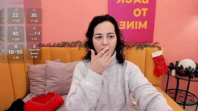 Snapshot of Linda_Insatiable chatting on December 4, 1:48 am Linda Insatiable online show from December 4, 1:48 am