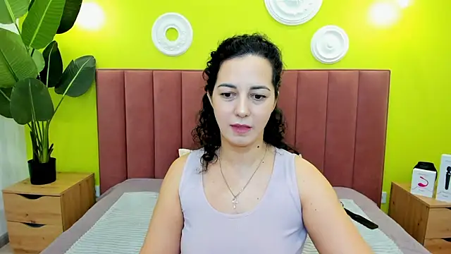 Snapshot of Linda_Insatiable chatting on February 5, 1:32 am Linda Insatiable online show from February 5, 1:32 am