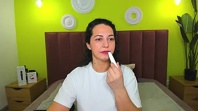 Snapshot of Linda_Insatiable chatting on March 15, 1:33 am Linda Insatiable online show from March 15, 1:33 am