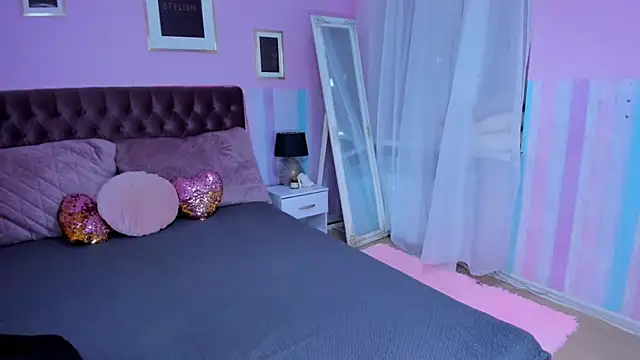 Laura Leee online show from March 13, 12:35 pm