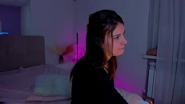 Laura Leee online show from March 18, 9:31 am