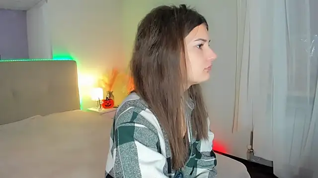 Laura Leee online show from October 17, 5:10 am