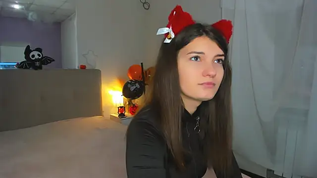 Laura Leee online show from October 28, 6:28 am