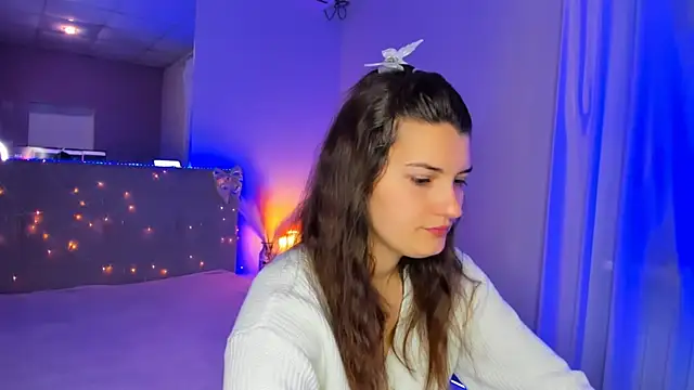 Laura Leee online show from May 3, 5:13 am