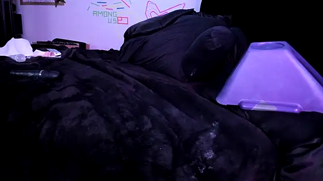 Snapshot of Midnightrose11 chatting on February 8, 9:24 am Midnightrose11 online show from February 8, 9:24 am