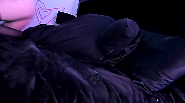 Snapshot of Midnightrose11 chatting on February 13, 6:30 am Midnightrose11 online show from February 13, 6:30 am