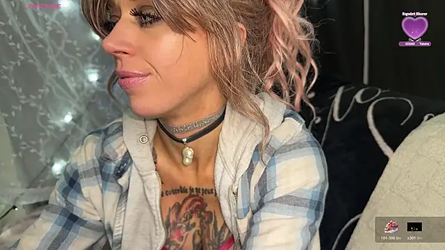 Snapshot of VeronicaRonnieTaylor chatting on October 29, 4:26 am VeronicaRonnieTaylor online show from October 29, 4:26 am