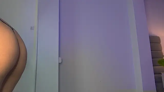 Madie  collins online show from July 4, 11:49 am