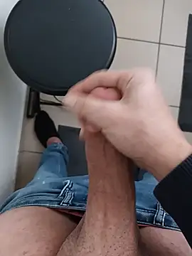 Snapshot of casper0303 chatting on December 17, 9:17 am casper0303 online show from December 17, 9:17 am