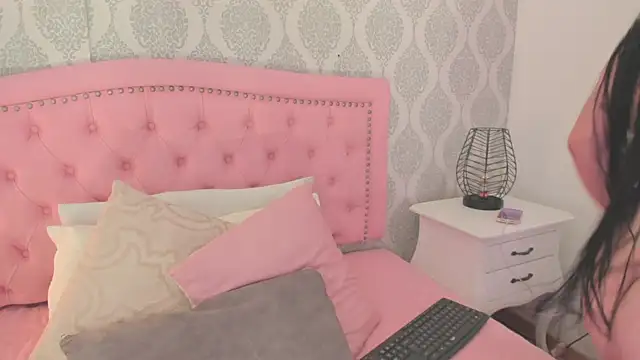 martina rivera  online show from December 15, 11:58 am