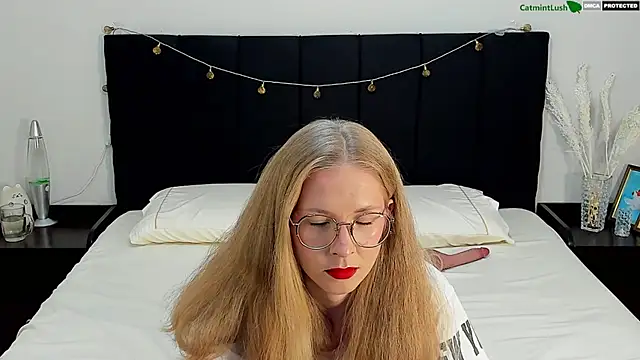 Snapshot of CatmintLush chatting on June 24, 11:37 pm CatmintLush online show from June 24, 11:37 pm