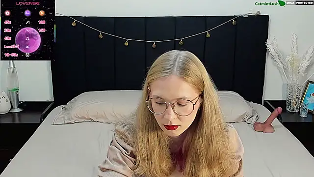 Snapshot of CatmintLush chatting on June 28, 11:44 pm CatmintLush online show from June 28, 11:44 pm