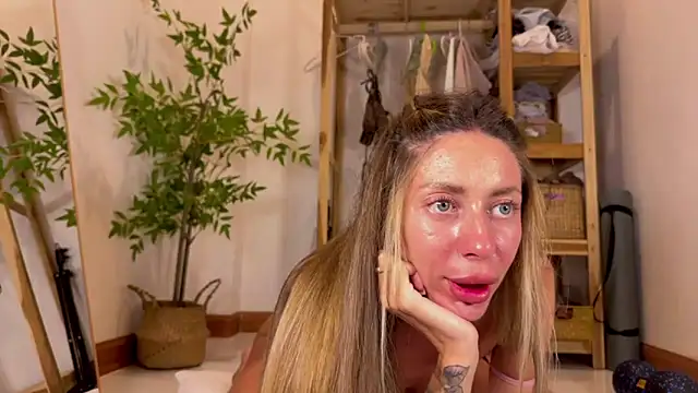 Snapshot of ___art chatting on November 4, 11:42 am art online show from November 4, 11:42 am