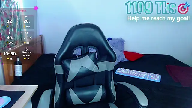 Snapshot of -Gwen- chatting on May 13, 8:34 am -Gwen- online show from May 13, 8:34 am