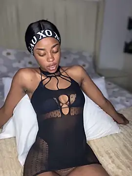 Snapshot of BhadBhad_Kitty chatting on March 17, 4:29 am BhadBhad Kitty online show from March 17, 4:29 am