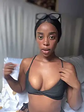 Snapshot of BhadBhad_Kitty chatting on March 20, 7:47 am BhadBhad Kitty online show from March 20, 7:47 am