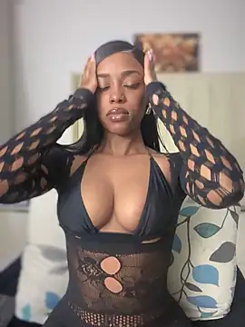 Snapshot of BhadBhad_Kitty chatting on September 19, 6:37 am BhadBhad Kitty online show from September 19, 6:37 am