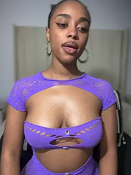 Snapshot of BhadBhad_Kitty chatting on December 5, 7:28 am BhadBhad Kitty online show from December 5, 7:28 am