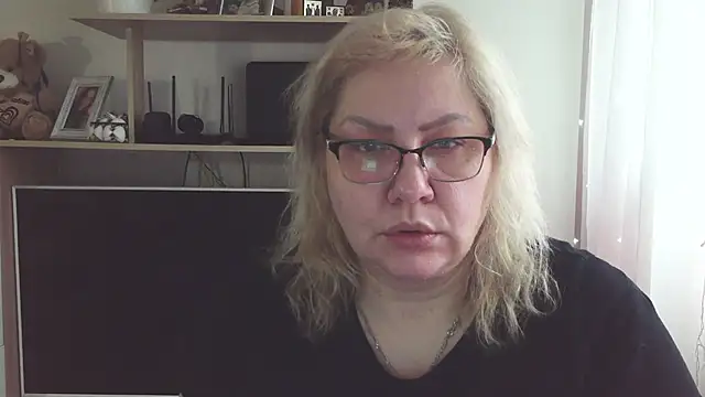 Snapshot of AngelinaGlam chatting on January 10, 10:17 am AngelinaGlam online show from January 10, 10:17 am