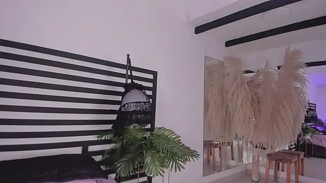 ariana rosse   online show from January 12, 2:41 pm