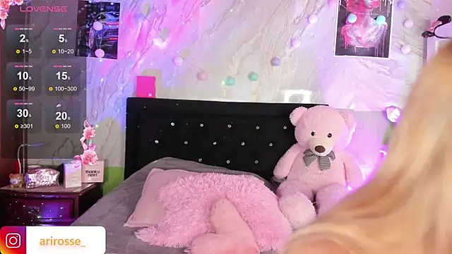 ariana rosse   online show from October 10, 11:09 am