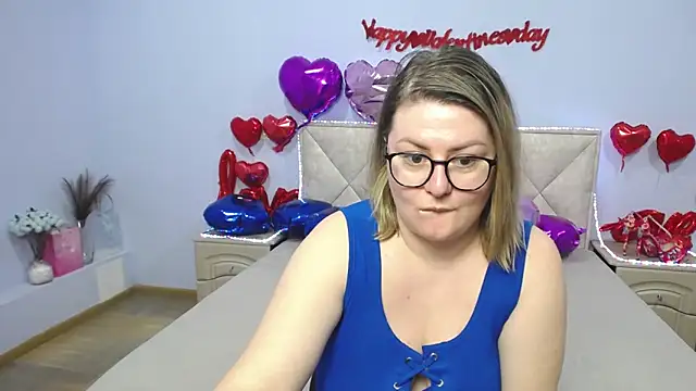 ZannaDreil online show from February 19, 5:49 am