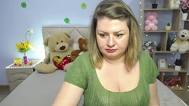 ZannaDreil online show from March 14, 1:24 pm