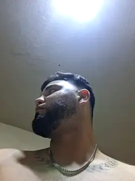 Snapshot of SINUECASTILLO chatting on February 27, 9:26 pm SINUECASTILLO online show from February 27, 9:26 pm