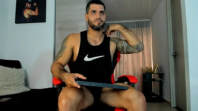 Snapshot of SamirHazard97 chatting on June 30, 10:11 pm SamirHazard97 online show from June 30, 10:11 pm