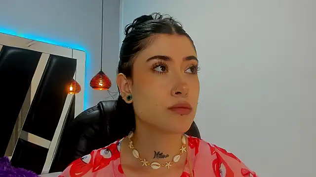 Snapshot of melody_suarez chatting on December 28, 7:33 pm melody suarez online show from December 28, 7:33 pm