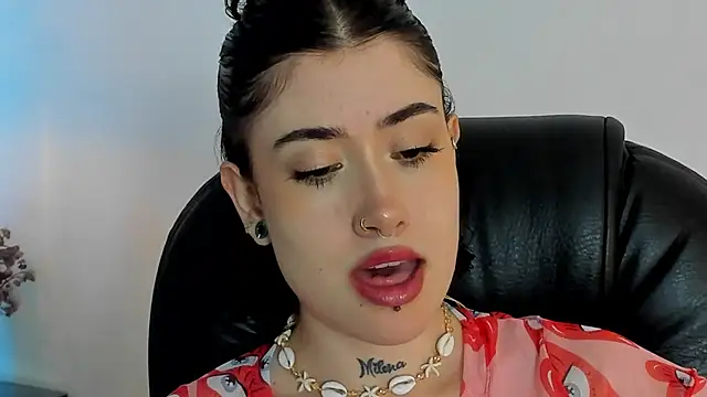 Snapshot of melody_suarez chatting on December 29, 1:34 am melody suarez online show from December 29, 1:34 am