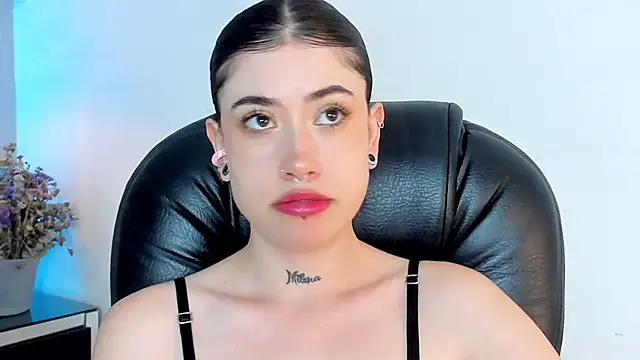 Snapshot of melody_suarez chatting on December 31, 10:45 pm melody suarez online show from December 31, 10:45 pm