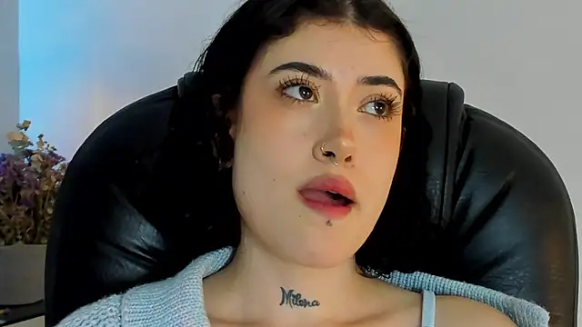 Snapshot of melody_suarez chatting on January 5, 11:33 pm melody suarez online show from January 5, 11:33 pm