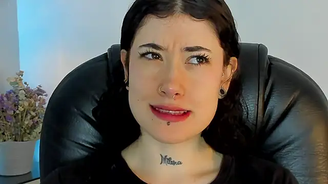 Snapshot of melody_suarez chatting on January 8, 7:24 pm melody suarez online show from January 8, 7:24 pm