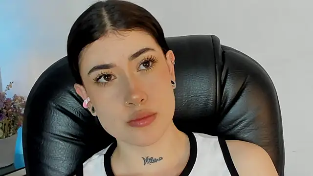 Snapshot of melody_suarez chatting on January 10, 7:32 pm melody suarez online show from January 10, 7:32 pm