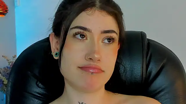 Snapshot of melody_suarez chatting on January 12, 10:54 pm melody suarez online show from January 12, 10:54 pm