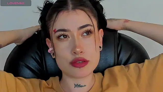 Snapshot of melody_suarez chatting on January 14, 10:12 pm melody suarez online show from January 14, 10:12 pm