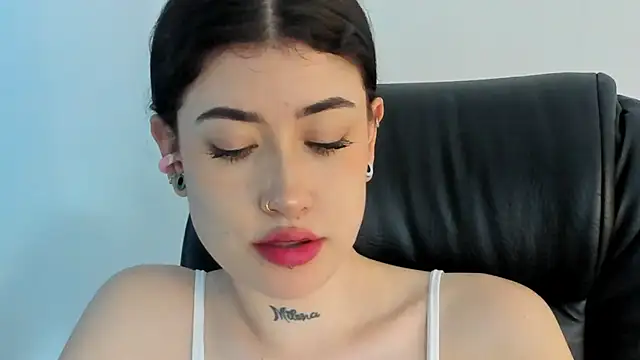 Snapshot of melody_suarez chatting on January 24, 2:28 am melody suarez online show from January 24, 2:28 am