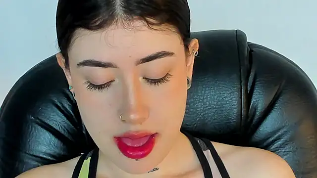 Snapshot of melody_suarez chatting on January 26, 7:52 pm melody suarez online show from January 26, 7:52 pm