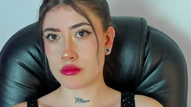 Snapshot of melody_suarez chatting on February 2, 11:11 pm melody suarez online show from February 2, 11:11 pm