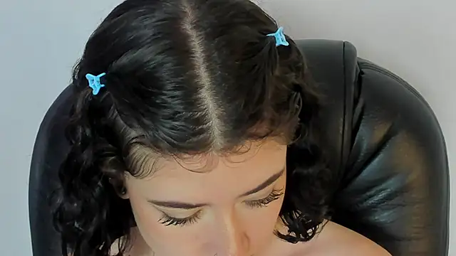 Snapshot of melody_suarez chatting on February 7, 1:36 am melody suarez online show from February 7, 1:36 am